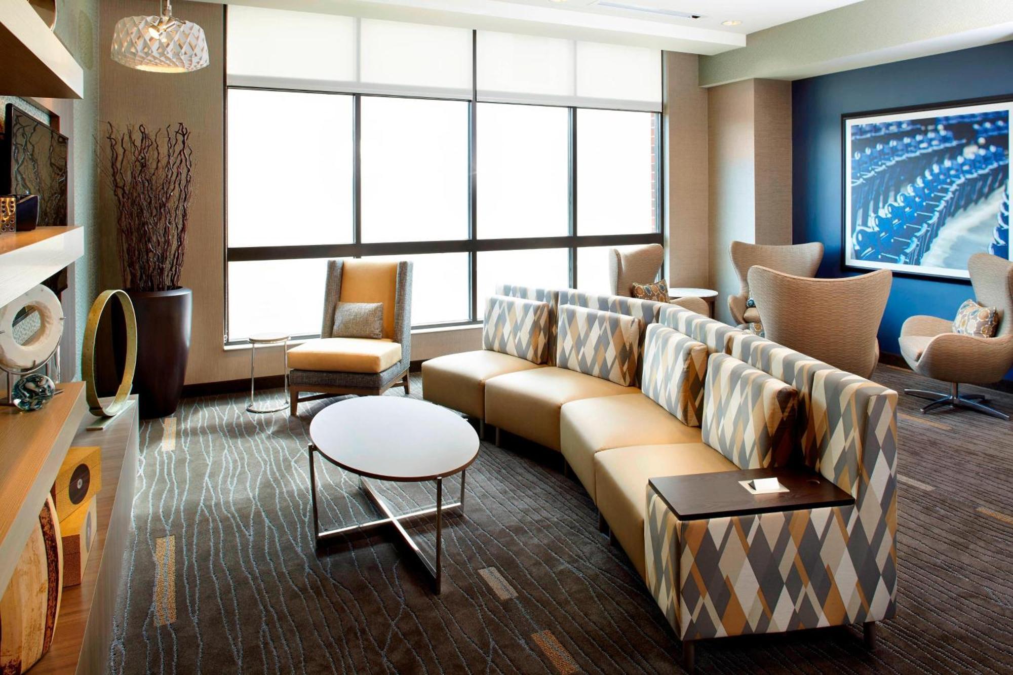 Courtyard By Marriott Akron Downtown Exterior photo